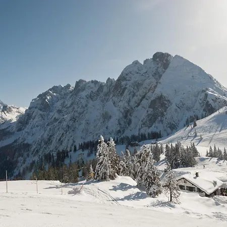 Und - Smart Alpine Hotel 4*