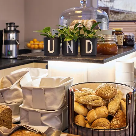 Und - Smart Alpine Hotel 4*